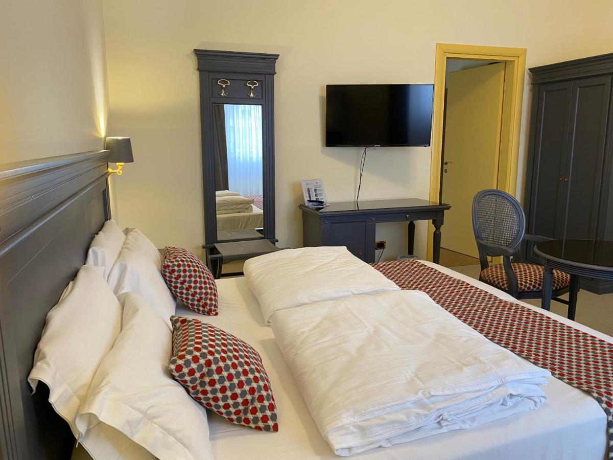 Hotel Estee 데센자노델가르다 외부 사진