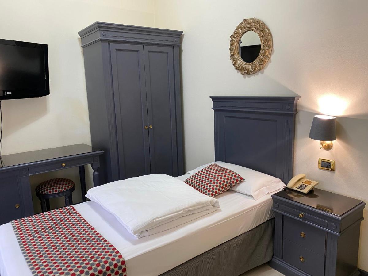 Hotel Estee 데센자노델가르다 외부 사진