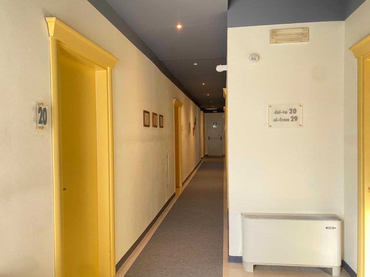Hotel Estee 데센자노델가르다 외부 사진