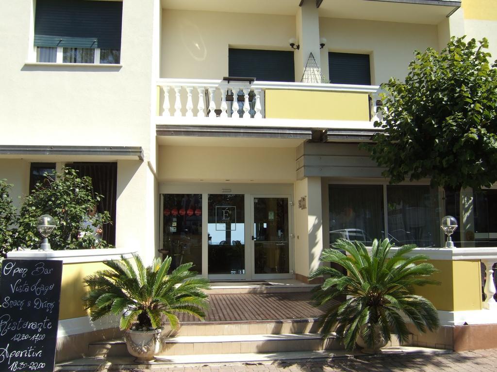 Hotel Estee 데센자노델가르다 외부 사진